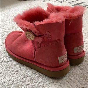 Short ugg boots